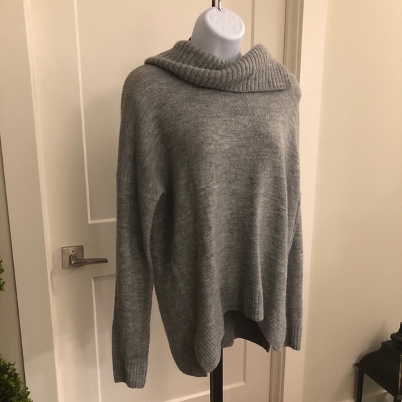 ❌SOLD❌ Banana Republic Cowl Neck Sweater - Picture 3 of 6